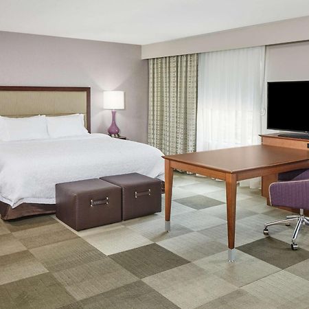 Hampton Inn Фон-дю-Лак Экстерьер фото