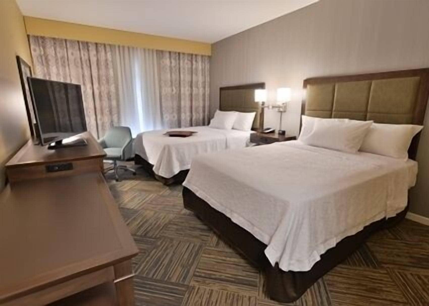 Hampton Inn Фон-дю-Лак Экстерьер фото