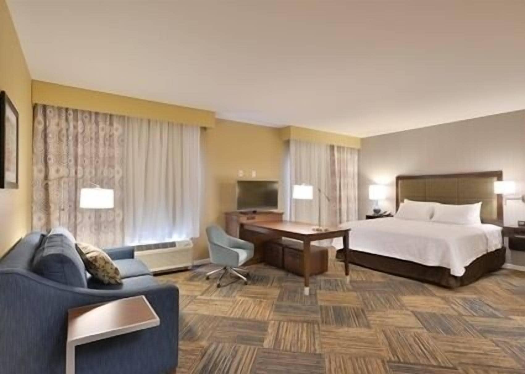 Hampton Inn Фон-дю-Лак Экстерьер фото